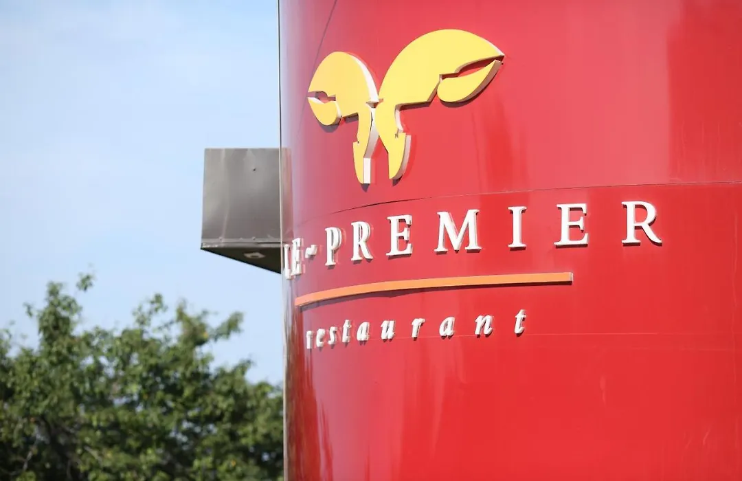 Le Premier-1