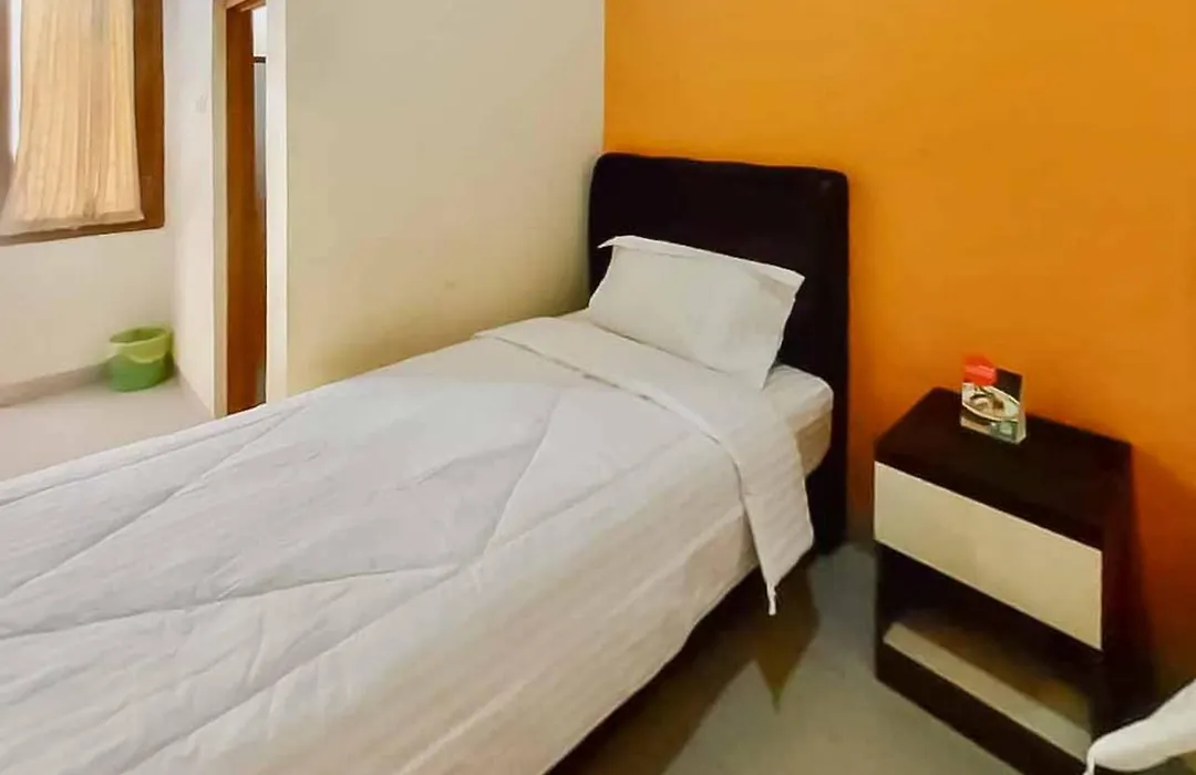 Reddoorz Plus Near Cirebon Super Block Mall 2-1