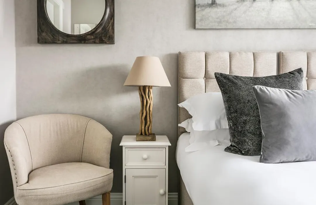 The Lodge Rooms @ Carus Green-1