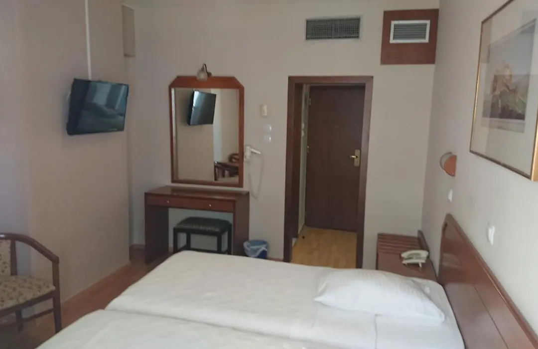 Economy Hotel-1