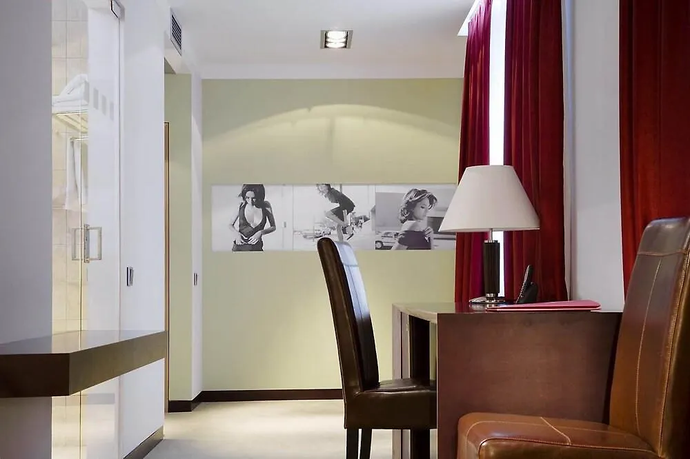 Premier Hotel Cosmopolit-1
