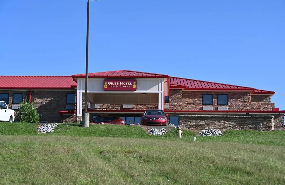Giles Hotel Inn And Suites-1