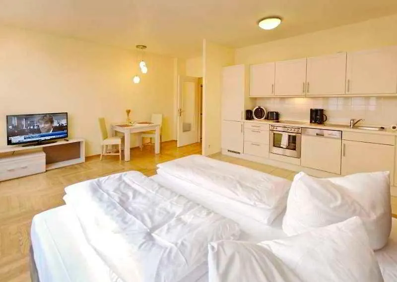 Amc Apartments Bundesallee-1