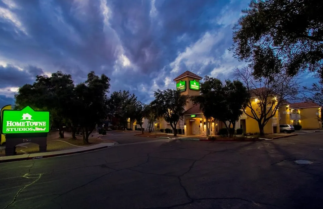 Hometowne Studios By Red Roof Phoenix - Dunlap Ave-1
