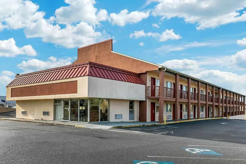 Econo Lodge Northeast-1
