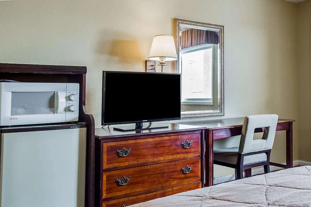 Rodeway Inn-1