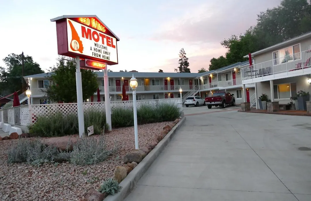 Red Wing Motel-1