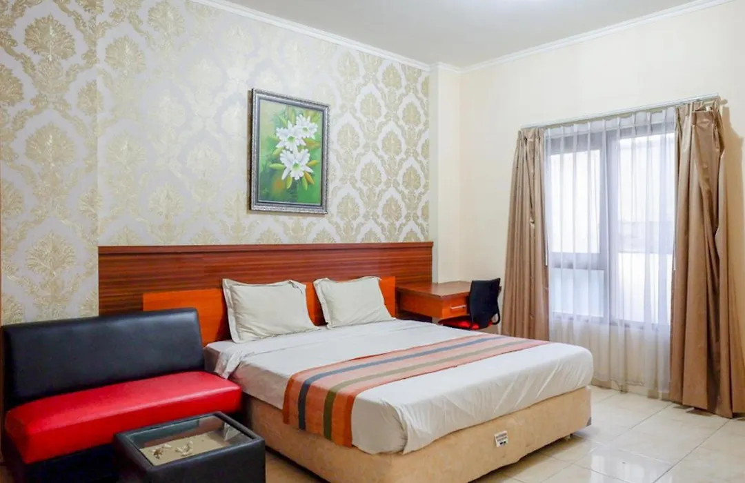 Pineapple Mansion Solo Mitra Reddoorz Near Rs Jih Solo-1