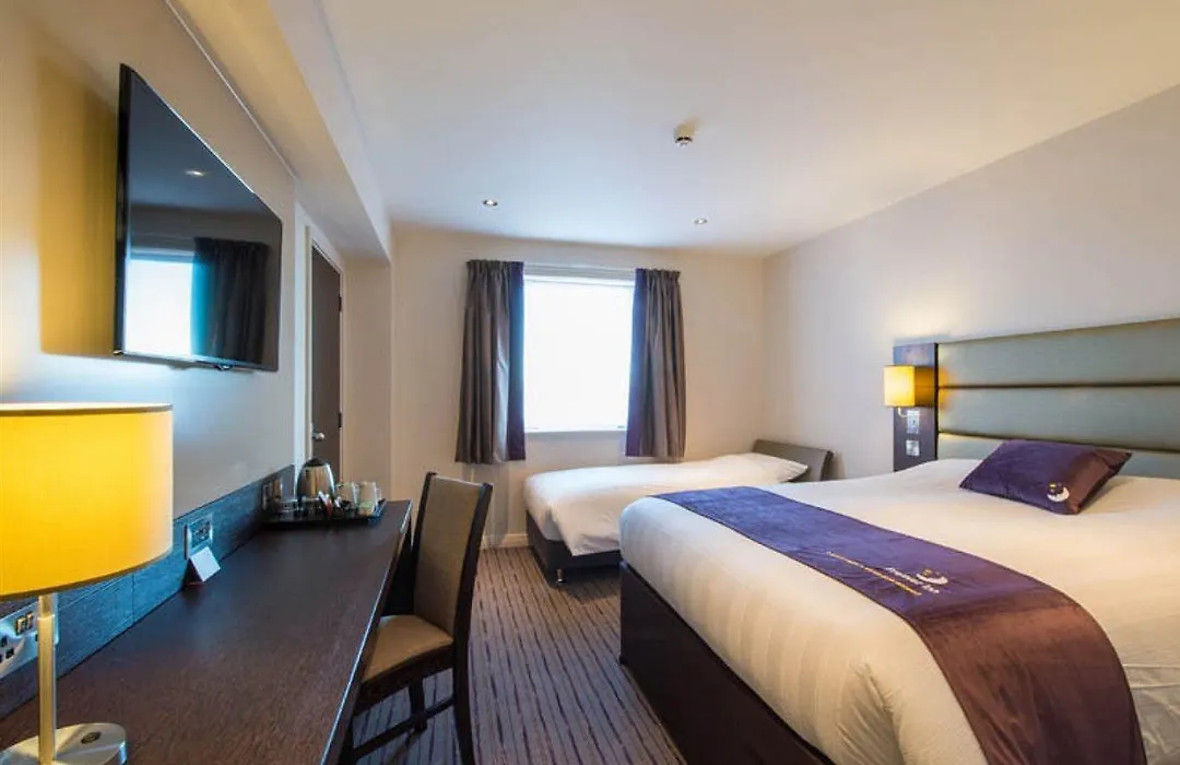 Premier Inn Glasgow-1