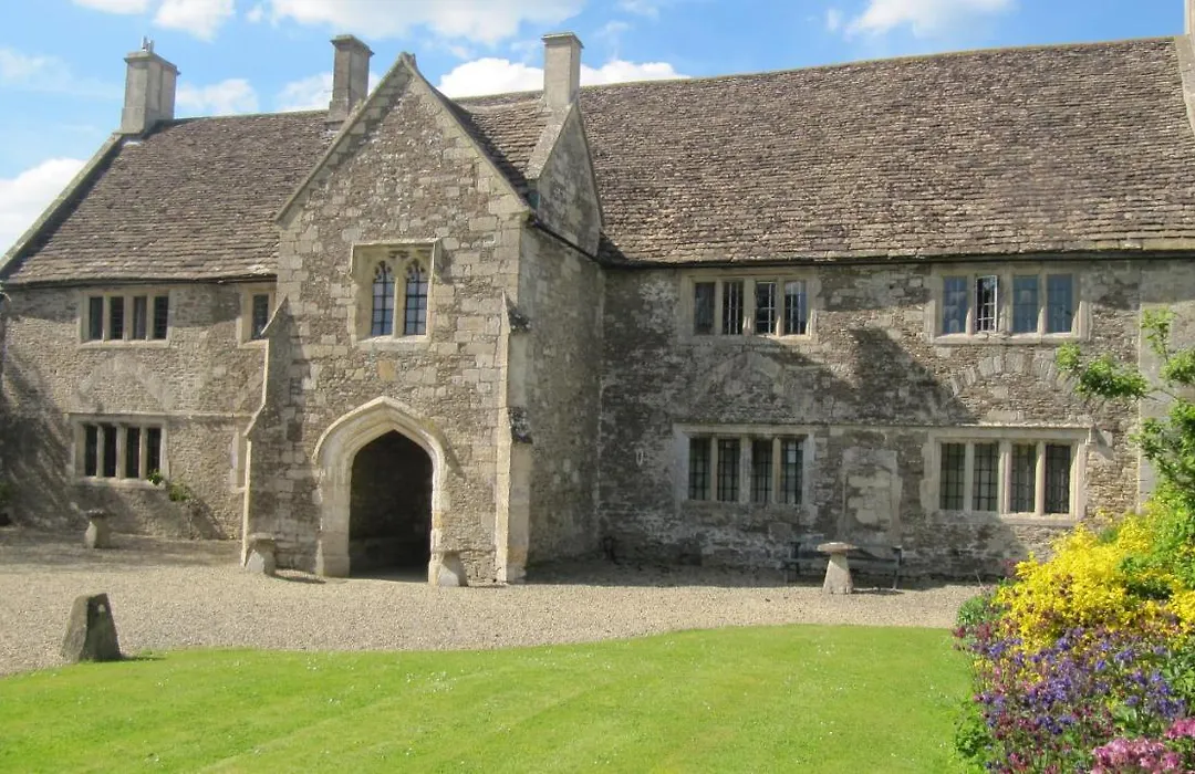 Seymours Court-1