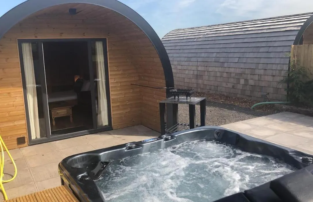 Superior Glamping Pod With Hot Tub-1