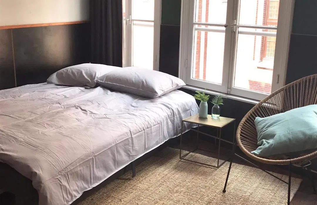 Amsterdam Red Light Bed & Breakfast-1