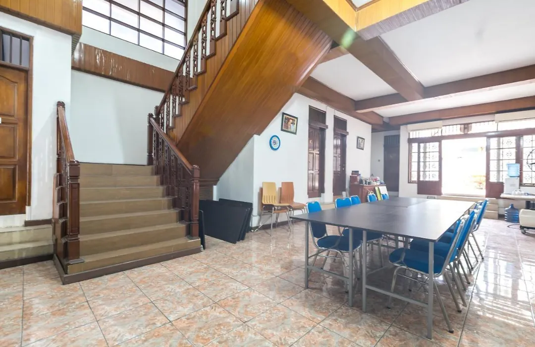 OYO 1421 Kasmaran Guest House Syariah-1