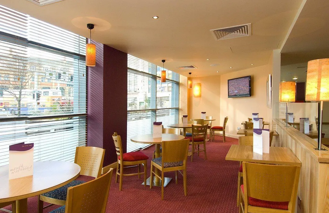 Premier Inn Leicester City Centre - Train Station-1
