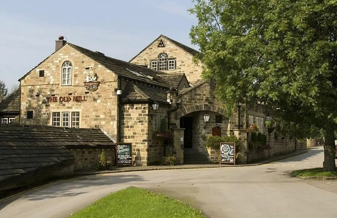 Premier Inn Huddersfield North-1