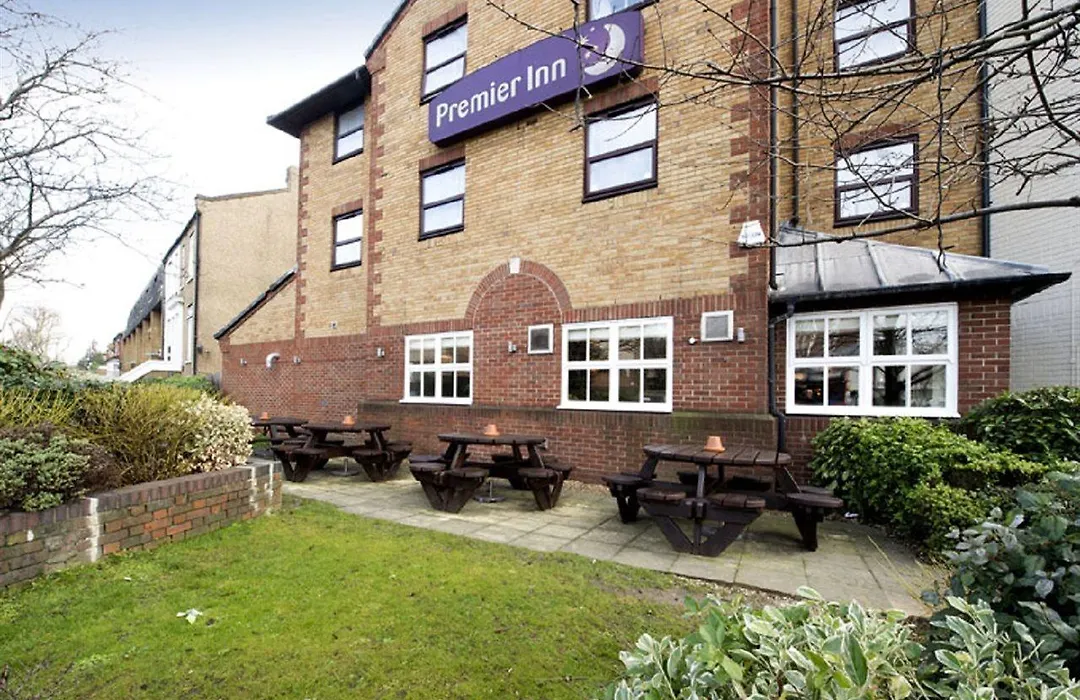 Premier Inn London Romford-1