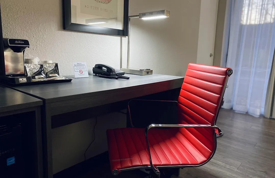 Ramada By Wyndham Hartford North - Bradley Airport-1