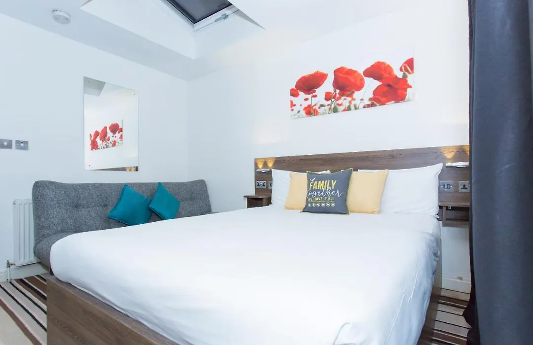 Langley Guest House Nr Pinewood Studios-1