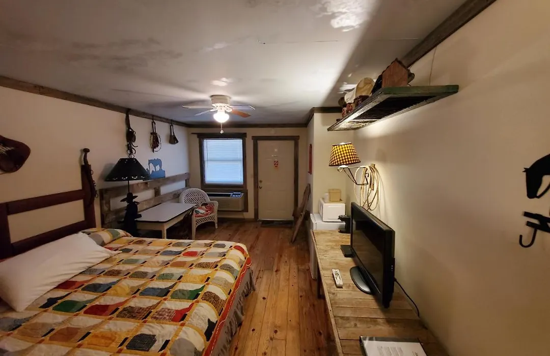 Jamesport Inn-1
