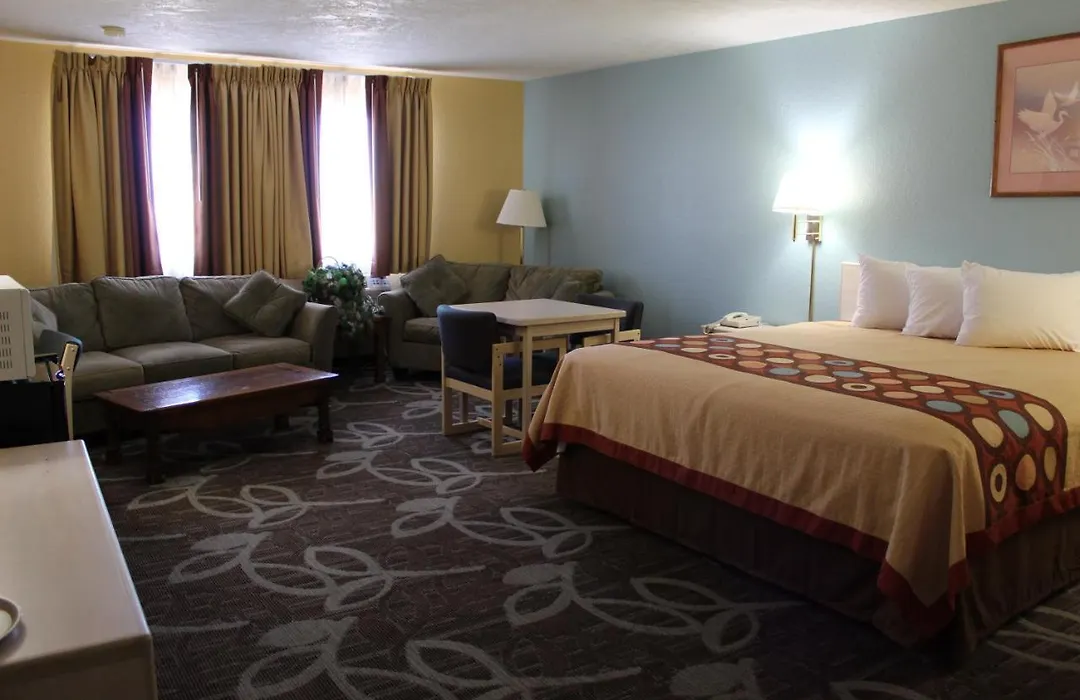 Super 8 By Wyndham Nephi-1