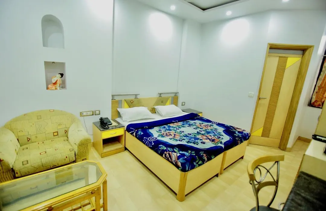 Hotel Madonna-1
