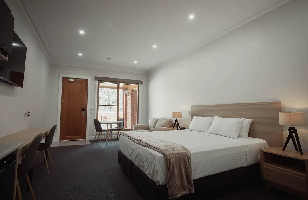 Red Waratah Accommodation-1