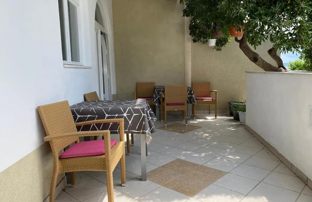 Apartmani Dasa Tucepi-1