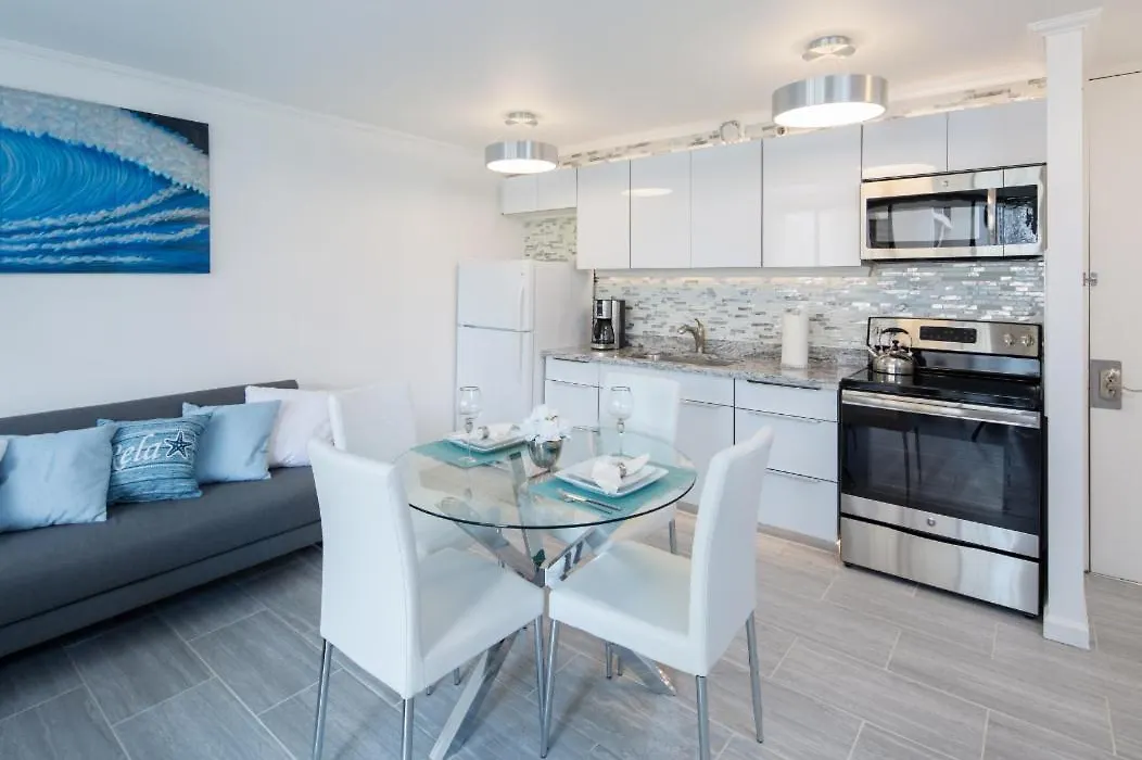 Waikiki Banyan Modern One Bedroom Free Parking-1