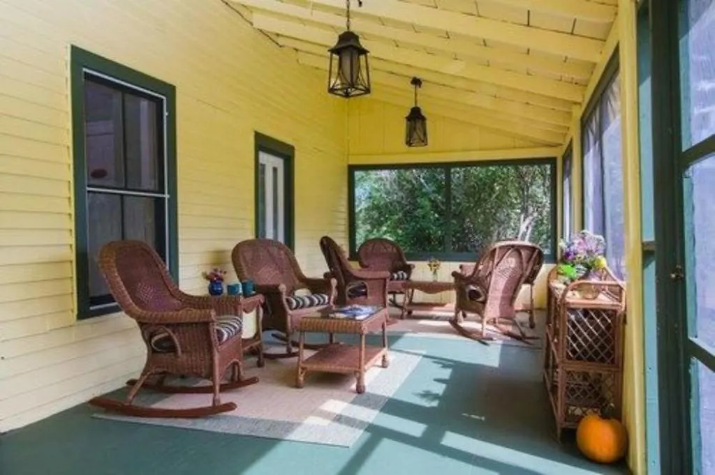 Bark Eater Inn-1
