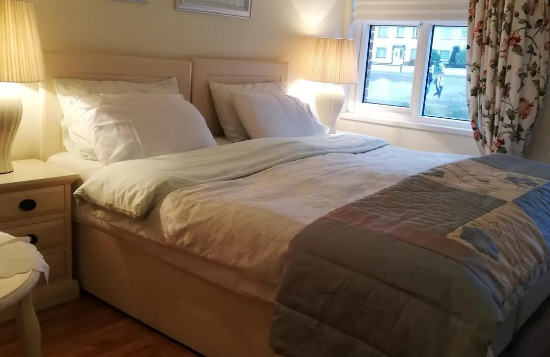 The Vee B&B-1