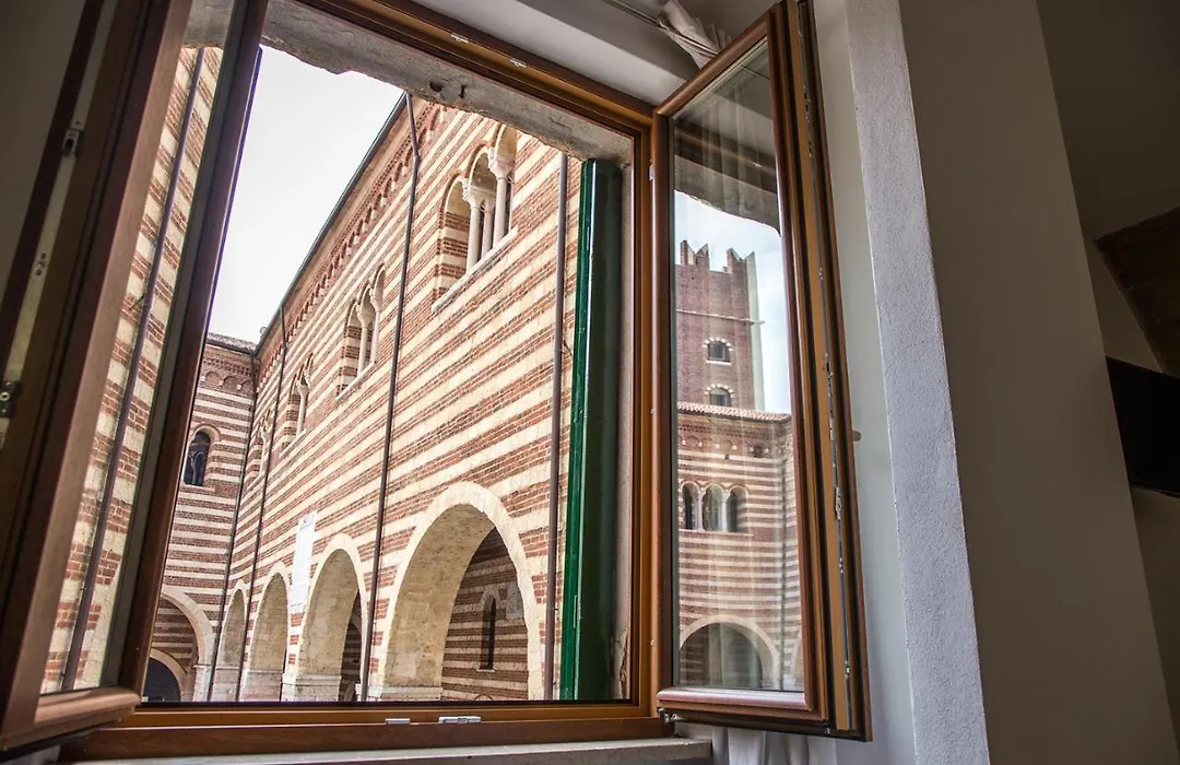 Aurelia Luxury - Piazza Delle Erbe-1