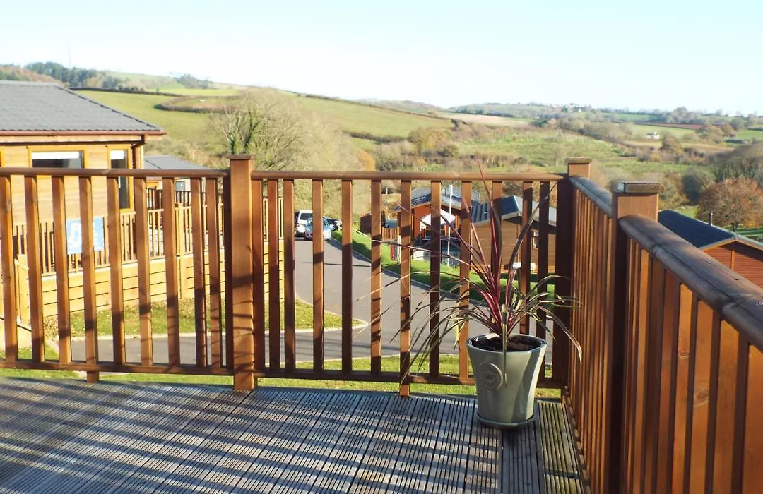 Luxury Timber Pet Friendly Lodge With Private Hot Tub 2 To 6 Guests, Outstanding Views Nr Paignton-1