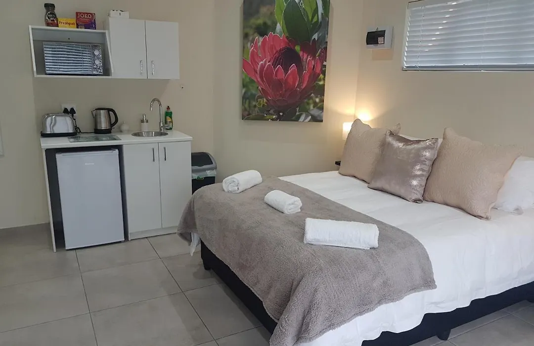 Sharon'S House: Modern Self-Catering Rooms-1