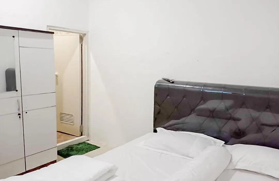 Agnes Residence Near Blok M Mitra Reddoorz-1