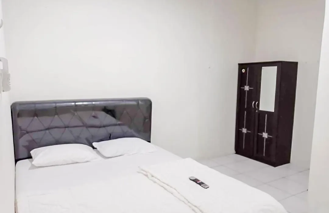 Agnes Residence Near Blok M Mitra Reddoorz-1