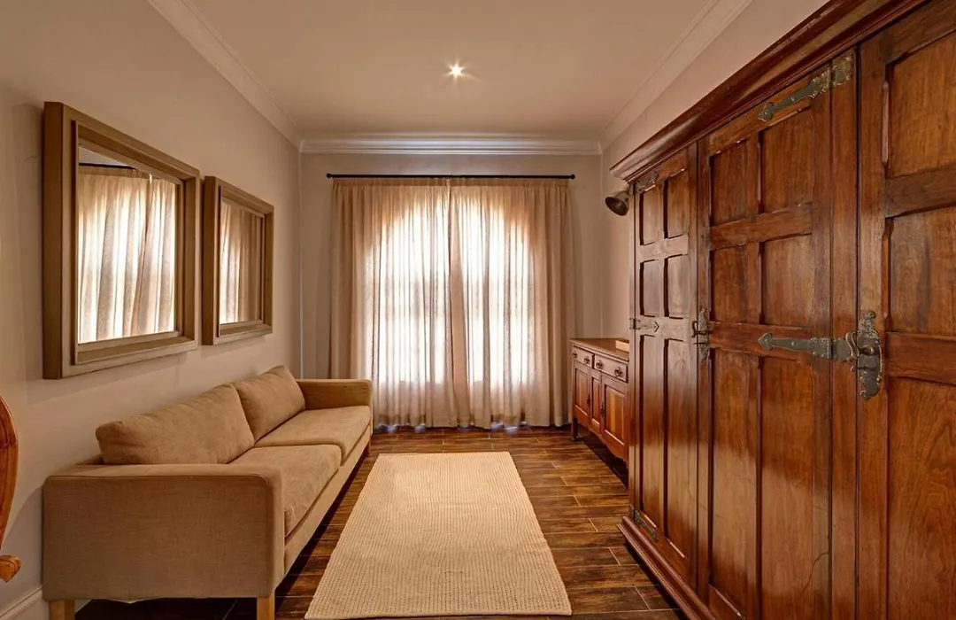 Lagoon Suites Guesthouse Cc-1