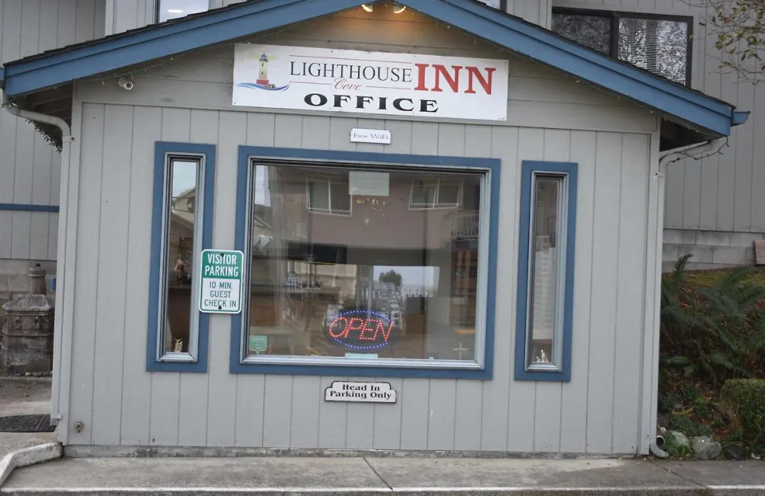 Lighthouse Cove Inn-1