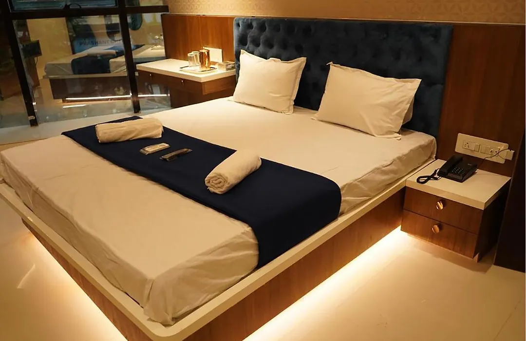 Fabhotel Elegance-1