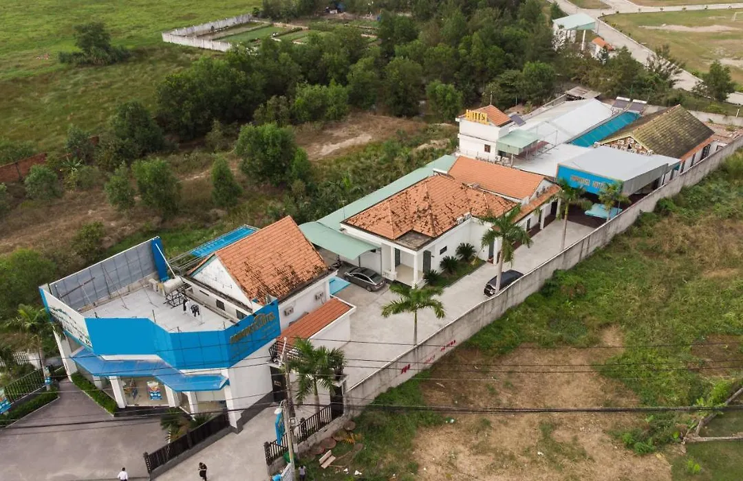 Paradise Hotel-1