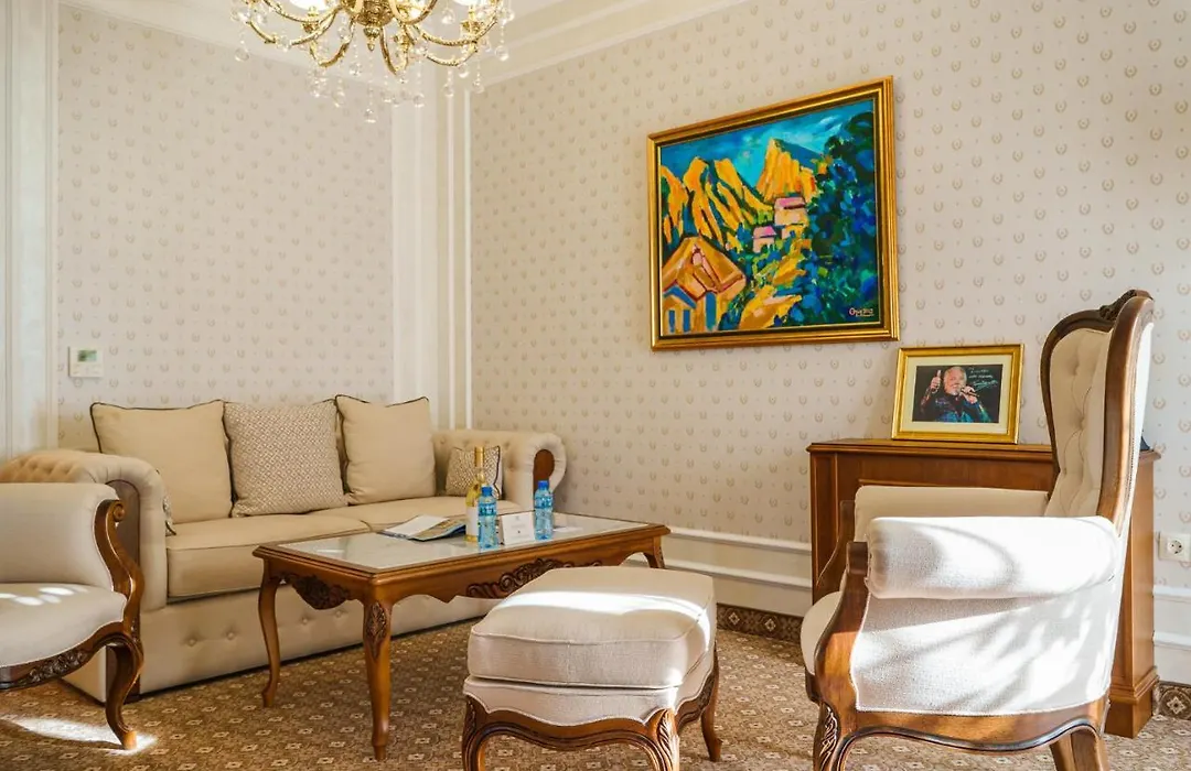 Residence City Garden - Certificate Of Excellence Top 10 Best Five-Stars City Hotels For 2024 Awarded By Htif-1