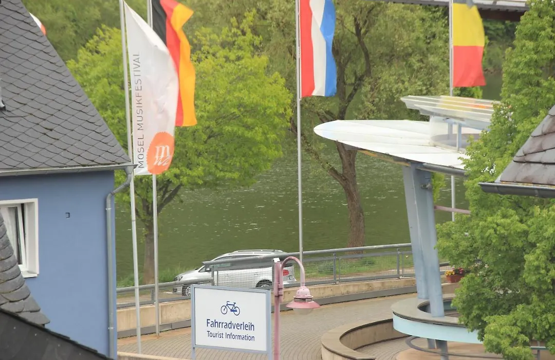 Wein und Gästehaus Hüls-1