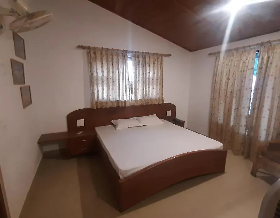 Green Lodge-1