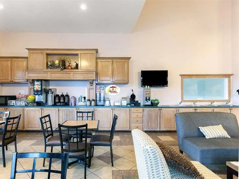 Super 8 By Wyndham Tulsa/Downtown/East-1