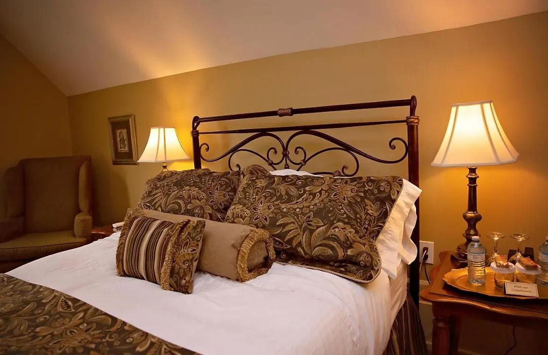 The Woodview Inn-1