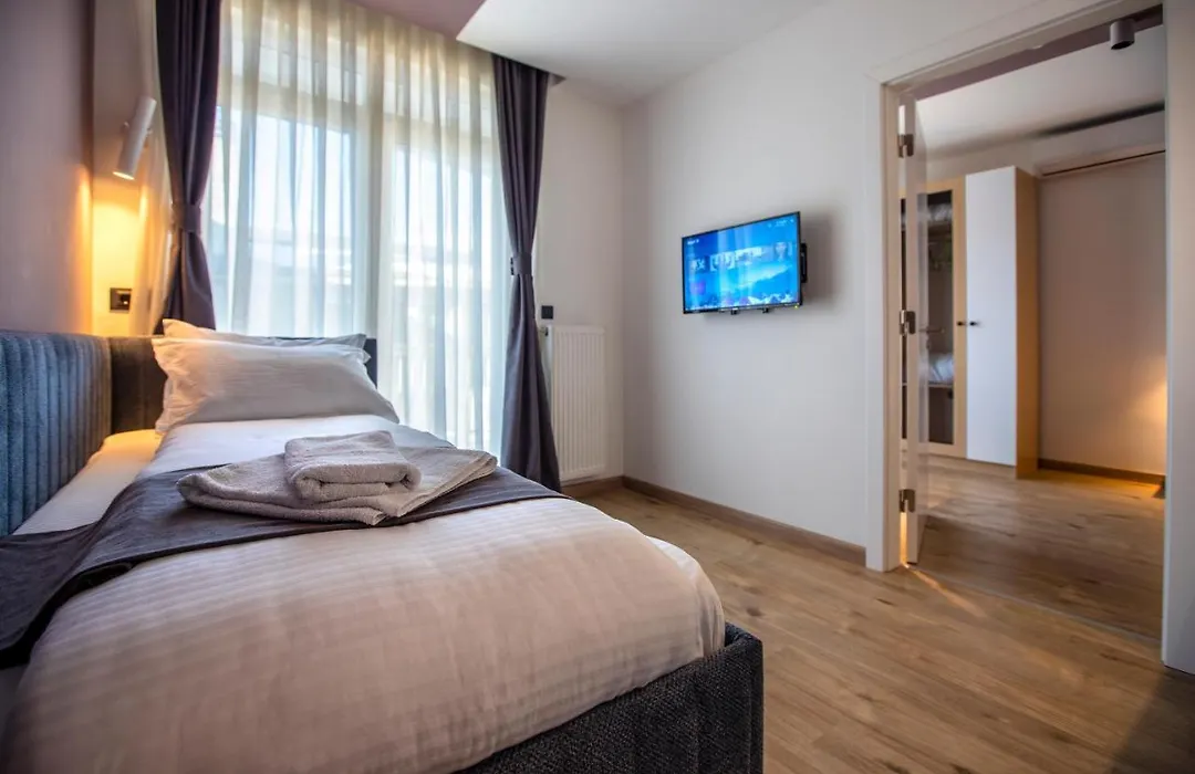 Hotel 4 Llulla-1