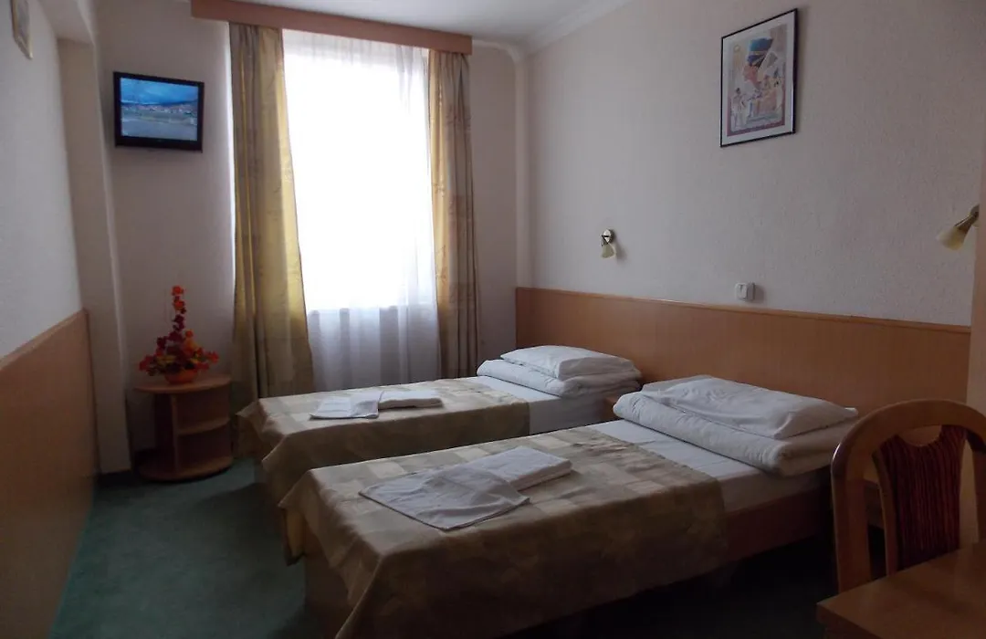 Hotel Zuglo-1