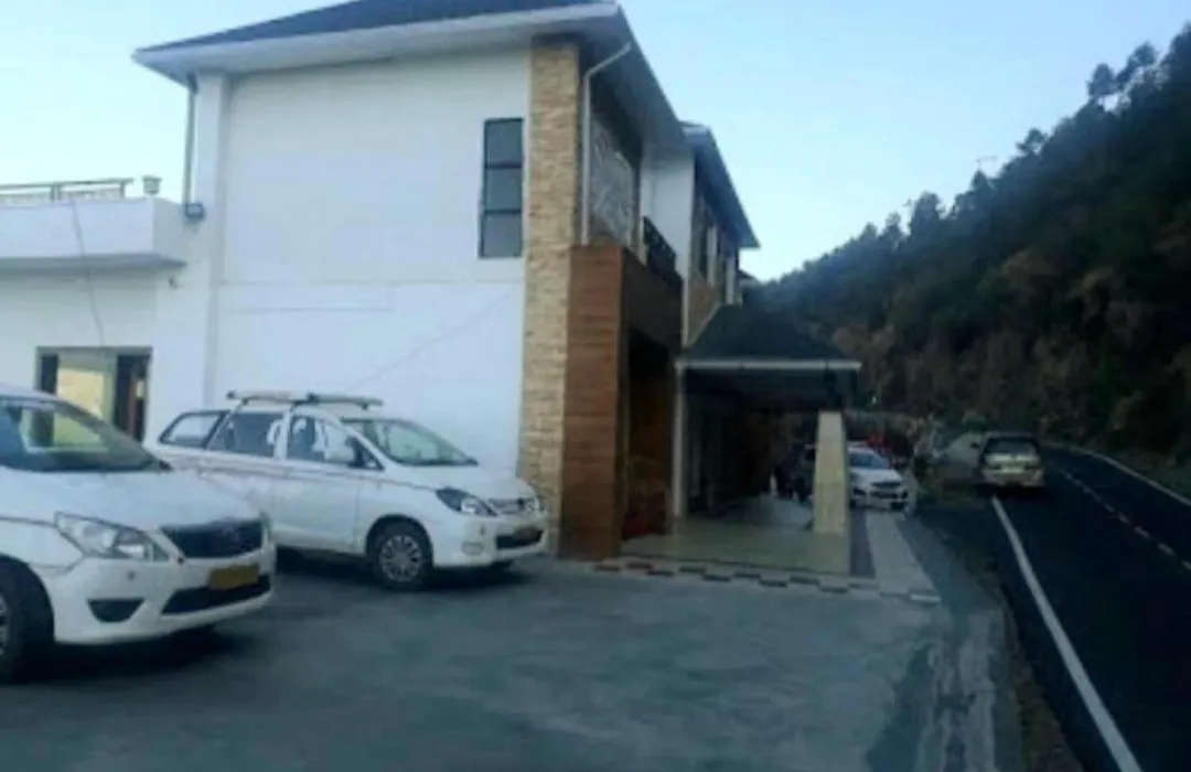 Hotel Pine Queen-1