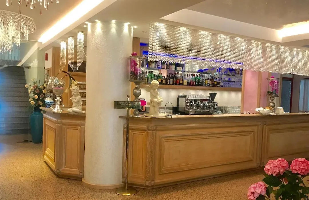 Hotel Azzurra Di Gobbi Gestioni Srl-1