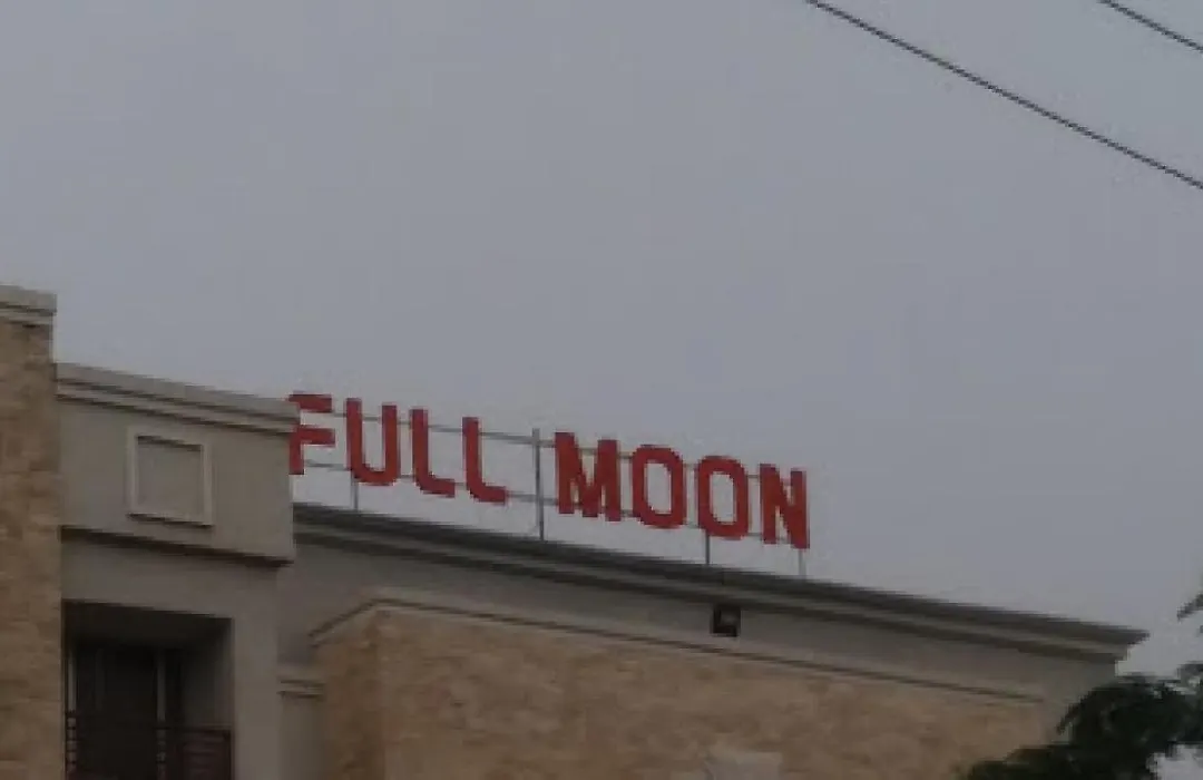 Full Moon Hotel -2Bd Penthouse Suite-1