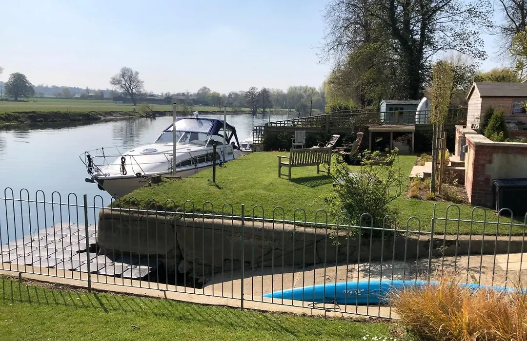 Thames Edge Rooms-1